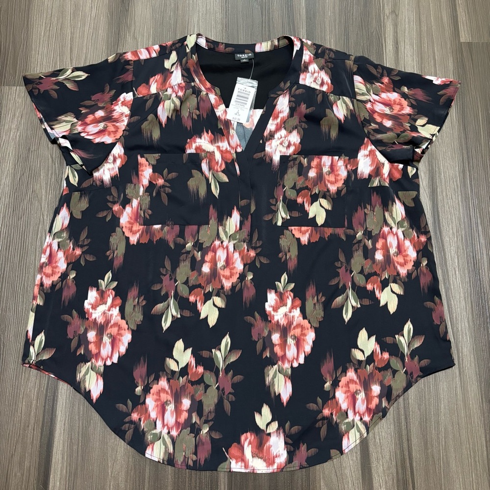 Torrid Blouse Women 2X Harper Studio Crepe Dark Floral Flutter Sleeve Split Neck